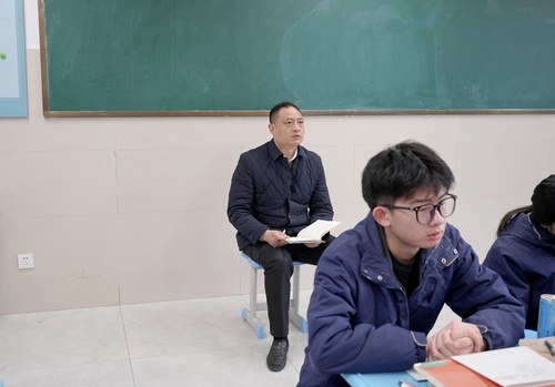 校长王勇听课