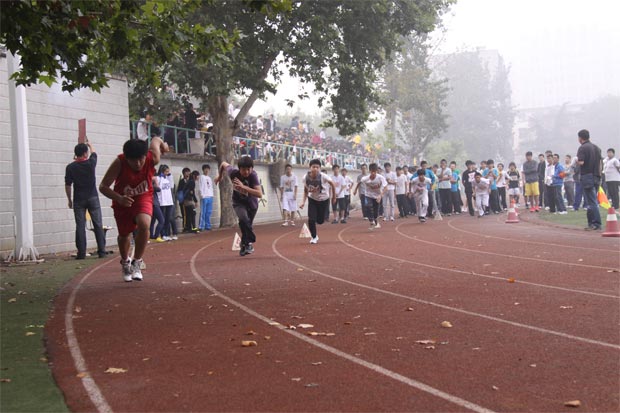 2011郑州五中运动会长短跑及接力赛