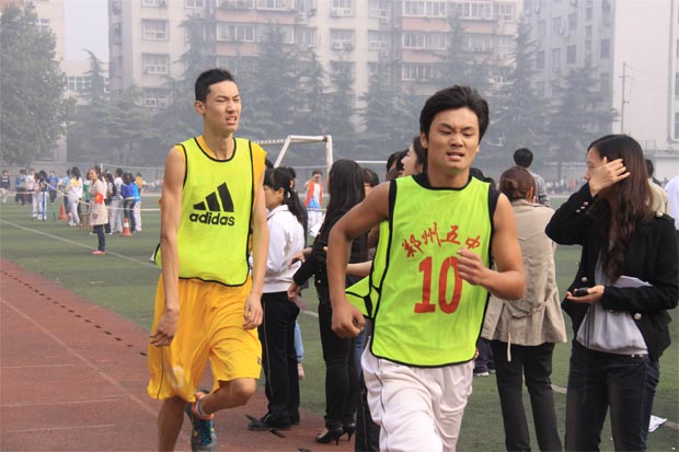2011郑州五中运动会长短跑及接力赛