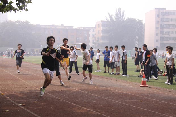 2011郑州五中运动会长短跑及接力赛