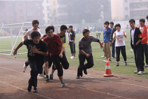 2011郑州五中运动会长短跑及接力赛