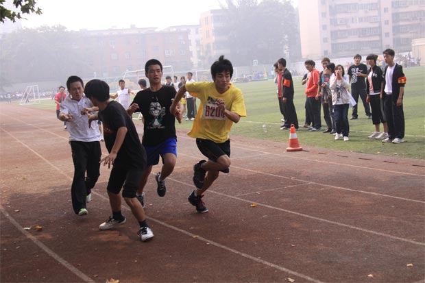 2011郑州五中运动会长短跑及接力赛